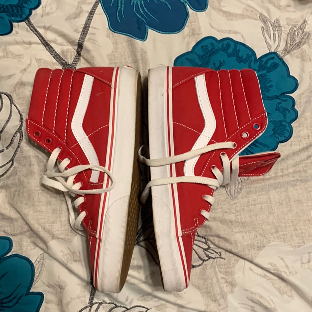 Used pair of vans sneakers just needs to be cleaned up a little bit